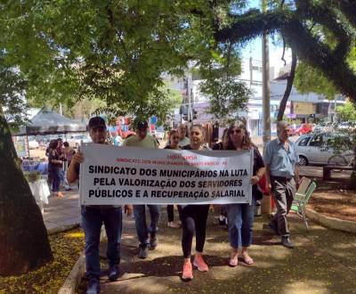 Municipários  de Santo Ângelo protestam por reajuste salarial