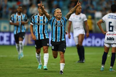 Sem dificuldades, Grêmio goleia o São José em primeira vitória no Gauchão