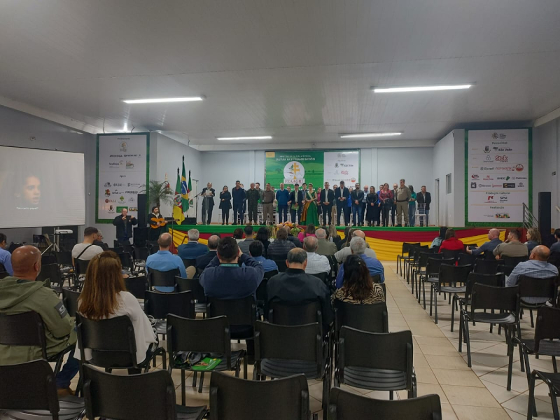 Lideranças locais prestigiam a abertura oficial da Feaagri Missões