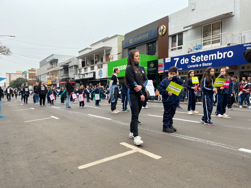 Milhares de pessoas acompanham em Santo Ângelo o desfile de 7 de setembro