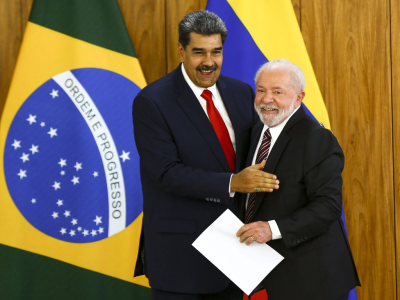 Em escalada da crise entre Brasil e Venezuela, Maduro convoca embaixador