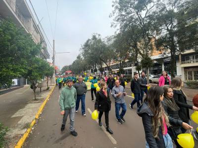 Prefeitura promove caminhada alusiva à campanha Maio Amarelo 2025