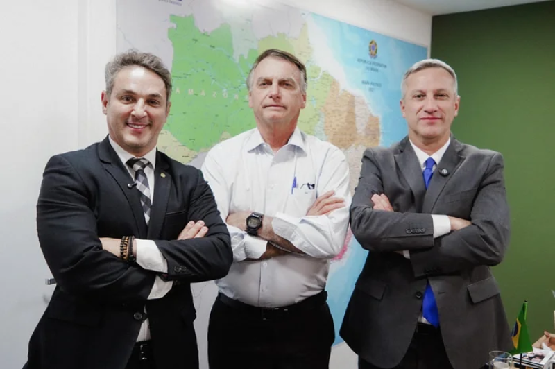 Bolsonaro bate martelo e indica Luciano Zucco para concorrer ao governo do RS e Sanderson ao Senado