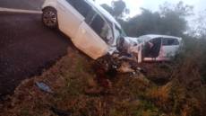 Grave acidente entre dois veículos deixa motorista preso às ferragens na BR-392