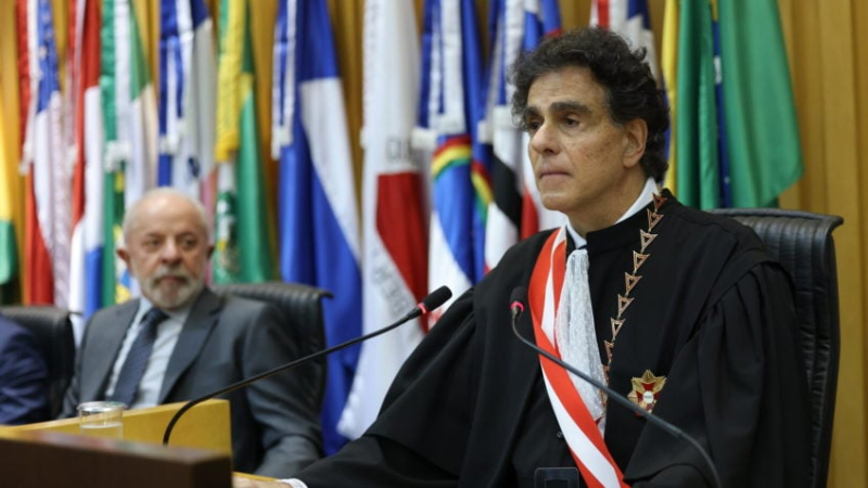 Salário de juízes está fora dos limites, diz presidente do TST