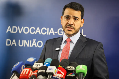 Lula indica Messias para vaga de Barroso no STF