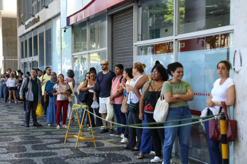 Mais de 42 mil fazem provas discursivas do CNU 2025 neste domingo