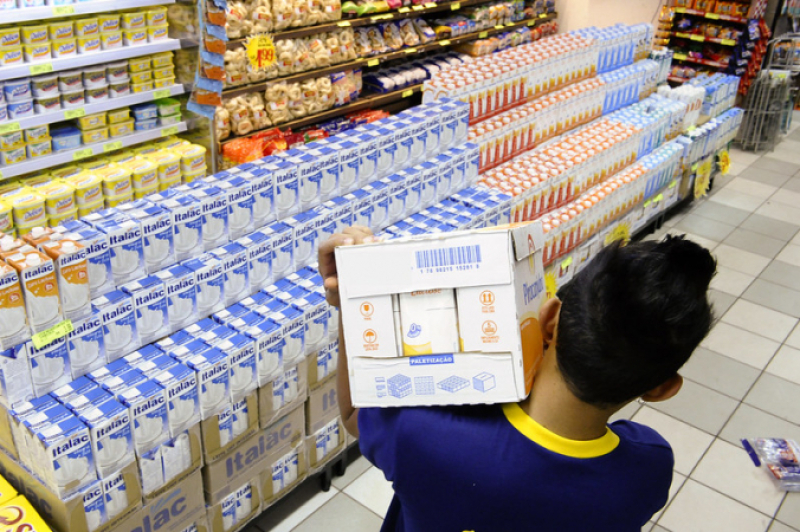 Preço médio dos alimentos no Estado chega ao menor nível desde novembro de 2024 com recuo no leite, arroz e leguminosas