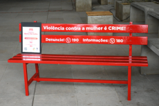 O que é o Banco Vermelho? Conheça a história do símbolo internacional