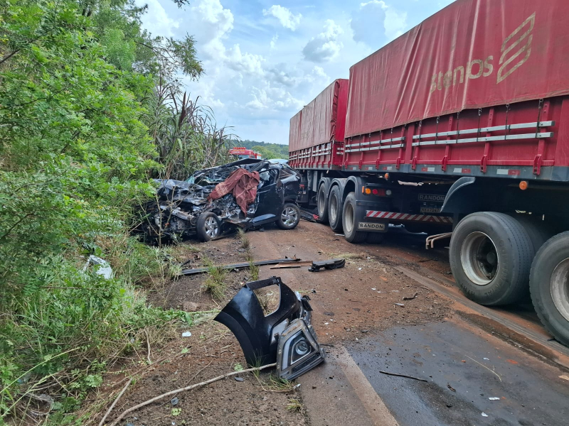 Acidente entre carreta e caminhonete deixa um morto na BR-285, em Panambi