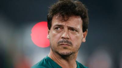 Corinthians prioriza Fernando Diniz e avança por novo treinador após demissão de Dorival