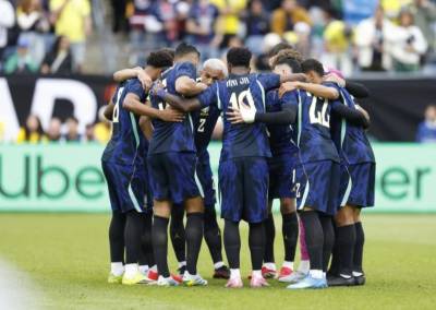 Brasil usará uniforme azul na Copa do Mundo, e goleiros terão polêmica camisa vermelha