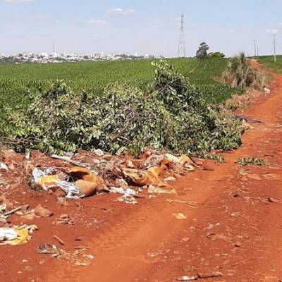 Crime ambiental: população descarta lixo em estrada rural de Santo Ângelo