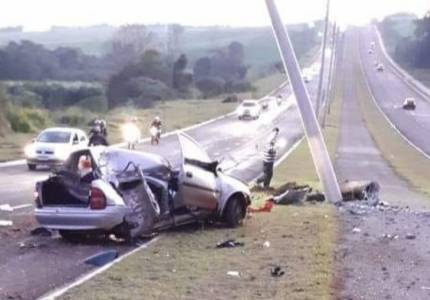 Assaltante morre em colisão contra poste em Santa Rosa