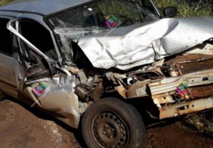 Colisão em equipamento agrícola deixa veículo destruído na ERS-330 em Redentora