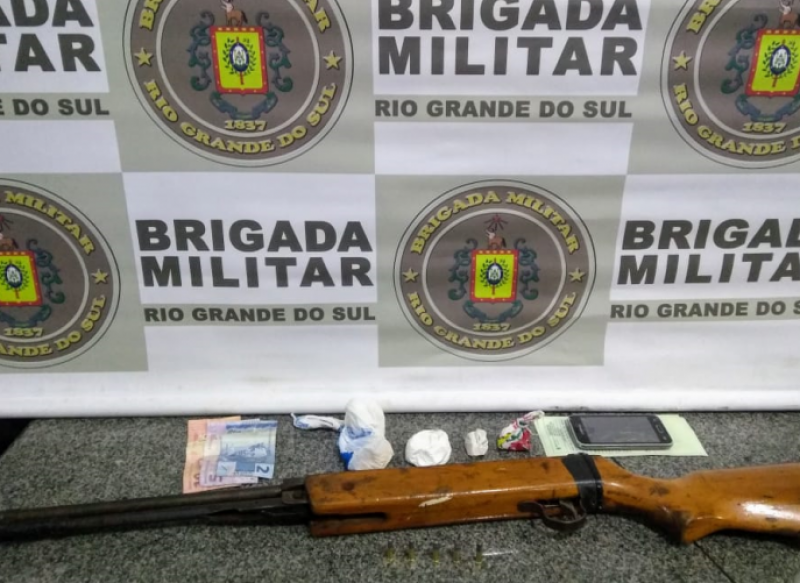 Foragido é preso com drogas e armas em Augusto Pestana