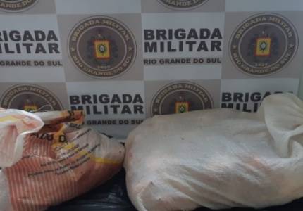 Carne furtada é encontrada em porta-malas de veículo