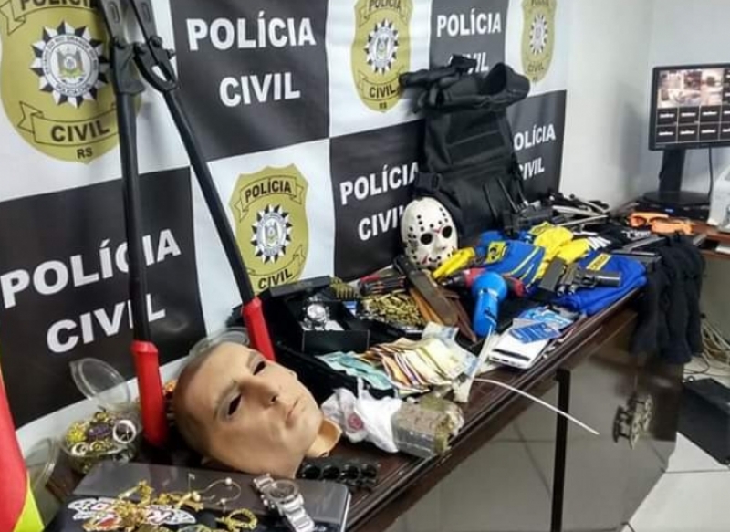 Procurados por roubo a banco são presos em Carazinho