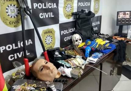 Procurados por roubo a banco são presos em Carazinho