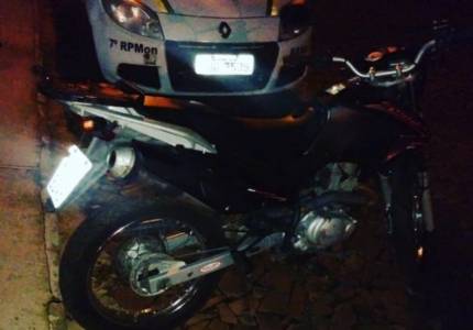 BM recupera motocicleta furtada e prende dupla em Guarani das Missões