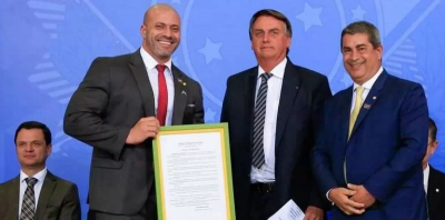 Bolsonaro diz que está orgulhoso e feliz com perdão dado a Silveira