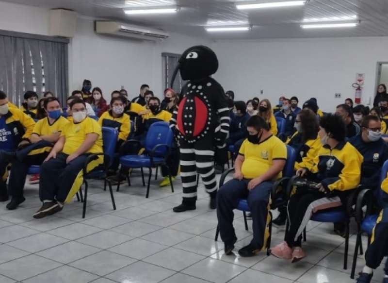 Com 784 casos notificados de dengue, Secretaria de Saúde realiza palestras em escolas