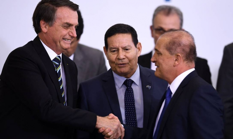 Bolsonaro, Mourão e Onyx lideram pesquisa no RS