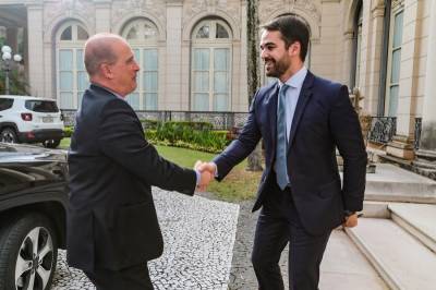 Eduardo Leite lidera, mas vantagem para Onyx é bastante apertada