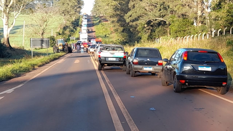 Motociclista colide com trator na ERS-218 em Santo Ângelo