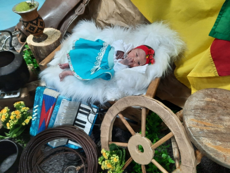 Crianças da UTI Neonatal do HSA fazem ensaio fotográfico em comemoração ao Dia do Gaúcho