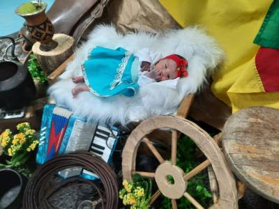 Crianças da UTI Neonatal do HSA fazem ensaio fotográfico em comemoração ao Dia do Gaúcho