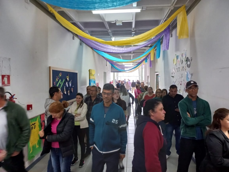 Pouco antes do término da votação, eleitor enfrenta fila em Santo Ângelo