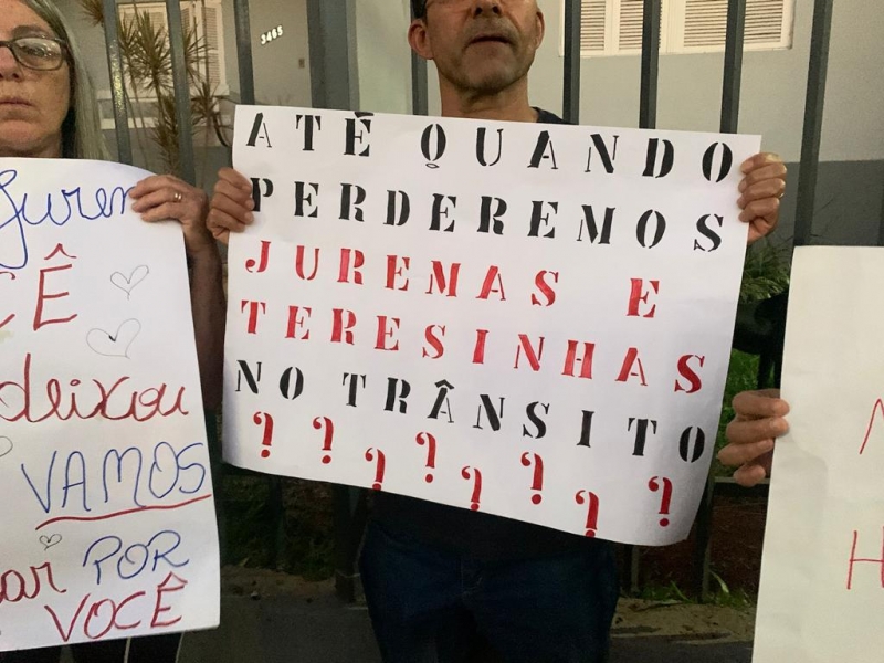 Familiares de vítimas que morreram atropeladas protestam em Santo Ângelo