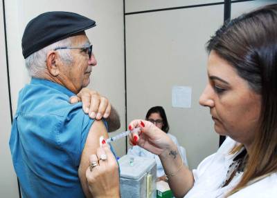 Vacinação contra a gripe tem início nesta segunda