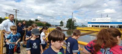 Estudantes da Escola da URI visitam a estação de tratamento de água da Corsan