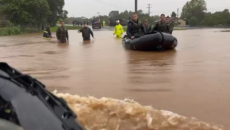 Exército ajuda no resgate da população atingida pelas chuvas no RS