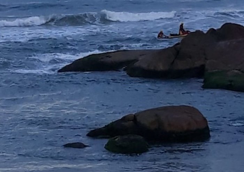 Bombeiros de SC retomam buscas por policial militar gaúcho que se afogou na Praia do Rosa