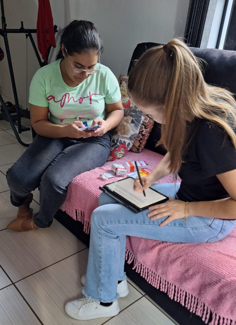 Alunos de Farmácia da URI promovem conscientização no dia nacional do uso racional de medicamentos