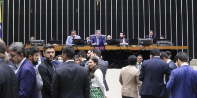 Deputados ganham uma semana de folga após aprovação de projetos que enfrentam o STF