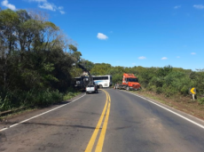 Quatro jovens morrem após carro invadir pista contrária e bater em ônibus na ERS-404, em Rondinha