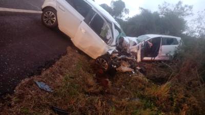 Grave acidente entre dois veículos deixa motorista preso às ferragens na BR-392