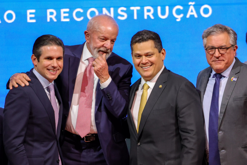 Lula espera “baixar a poeira” para conversa com Hugo e Alcolumbre
