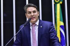 Líder da Oposição na Câmara, Zucco promete 'reagir à altura' contra a judicialização do IOF