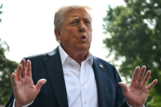 Trump reforça tarifa de 10% a países do Brics e diz que grupo irá acabar 