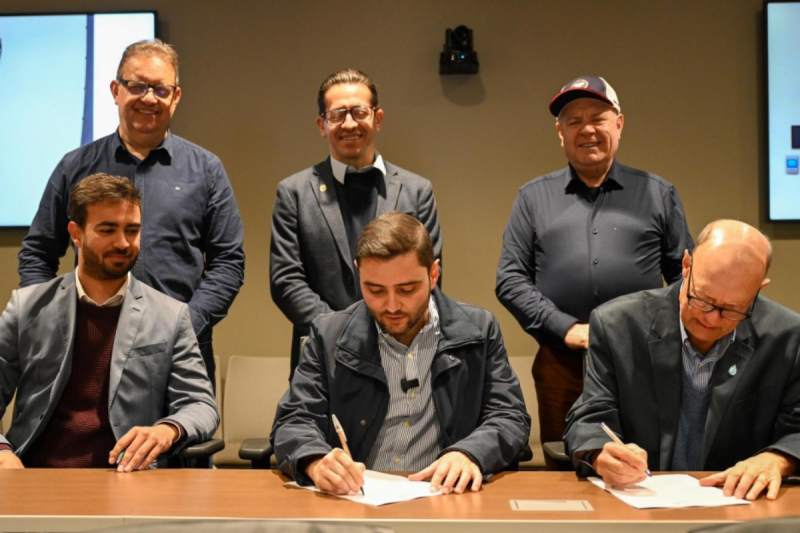 Governo firma parceria com Universidade do Nebraska para ampliar irrigação no Estado