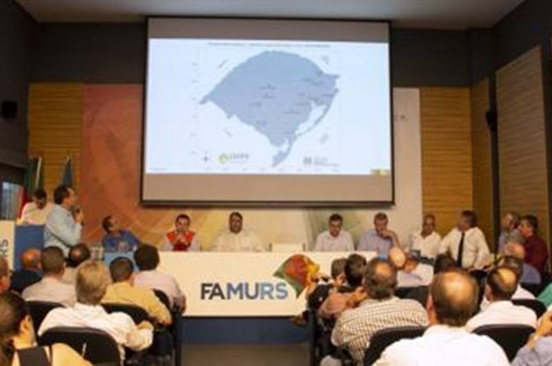 Famurs reúne gestores e governo do estado para enfrentamento da estiagem