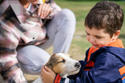 Contato com animais de estimação pode fortalecer saúde emocional e social das crianças