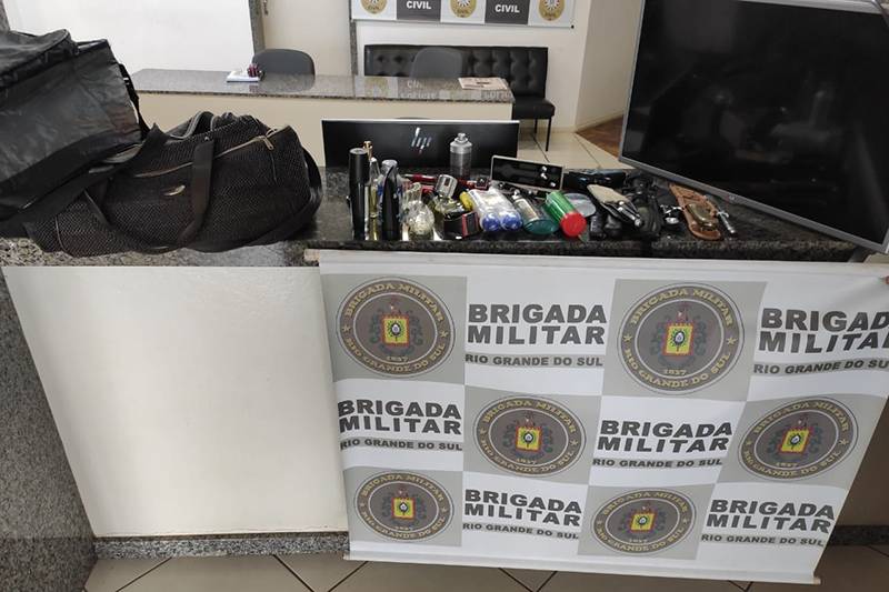 Brigada Militar prende dois jovens no bairro Tesche, em Santo Ângelo