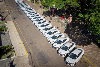 Prefeitura de São Borja realiza entrega de novos veículos para secretarias