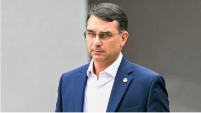 Flávio Bolsonaro já fala em 'preço' para desistir de ser candidato a presidente